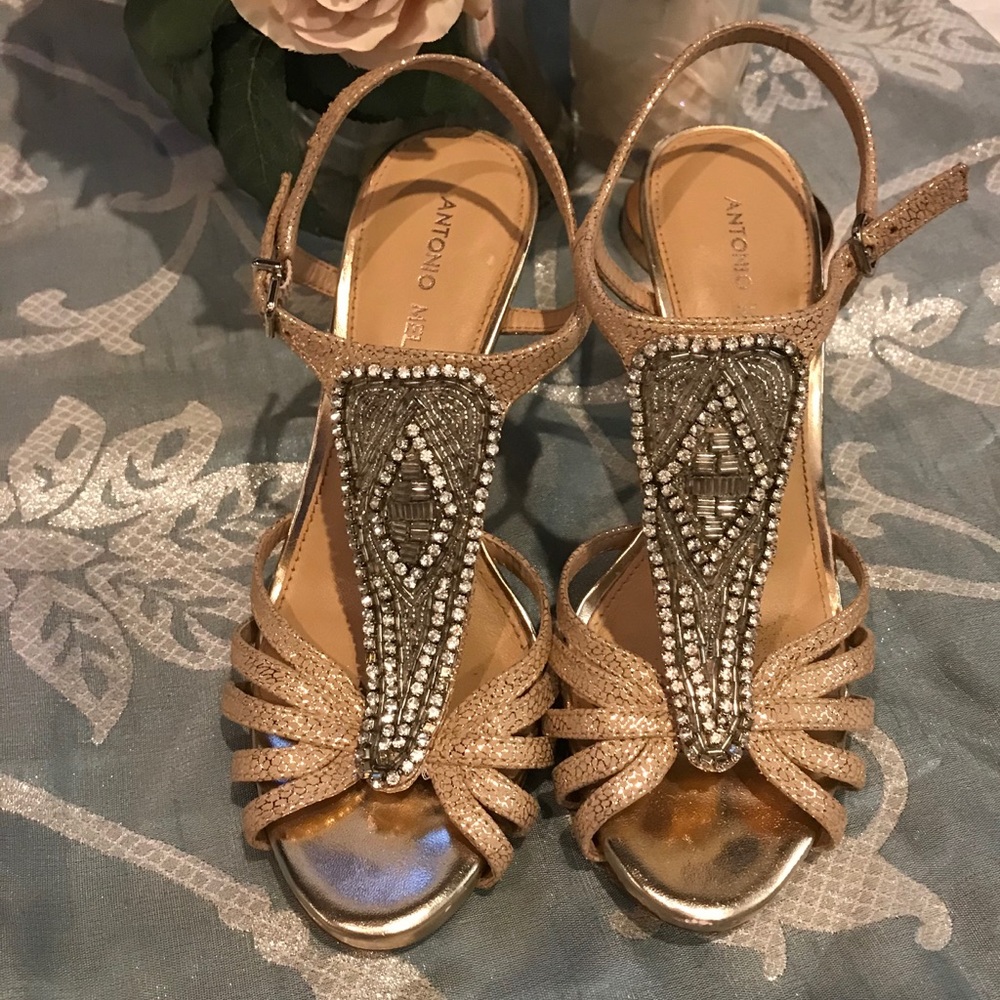 Antonio Melani gold shoes. Size 8M